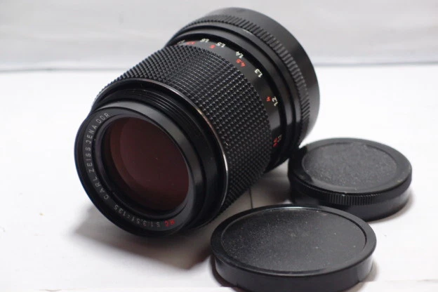 Carl Zeiss Jena DDR Sonnar 135mm f/3.5 MC Lens M42