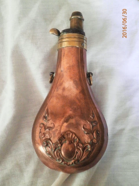 ANCIENNE BELLE POIRE A POUDRE EN CORNE FER FORGE LAITON EPOQUE FIN XVIII ème XIX EUR 150,00 - FR