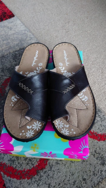MOSHULU BLACK LEATHER Seville Classic Toe Flat Wedge Sandals