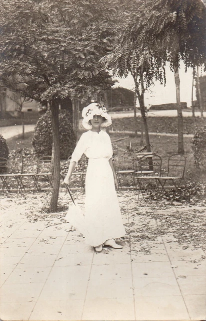 BE138 Carte Photo vintage card RPPC Femme woman mode fashion chapeau parapluie