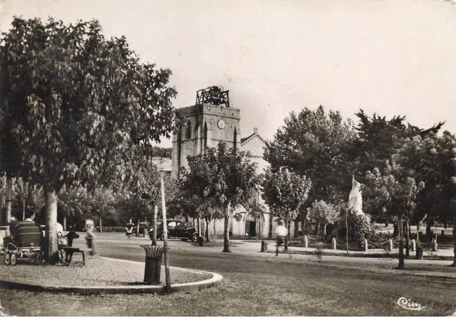 33 Soulac Sur Mer #Mk53846 Place De L Eglise Et Le Monument Aux Morts