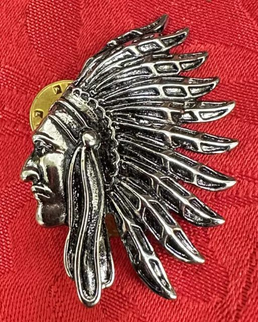 Vintage Silver Tone Lapel Pin American Indian Native Head Dress Tribal Chief