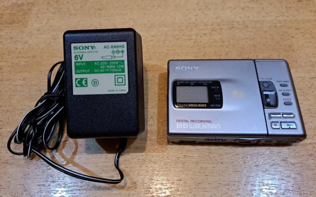 Sony MZ-R30 Portable Minidisc Recorder With PSU