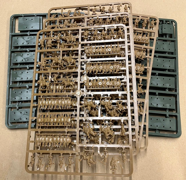 Boite De Base V2 Pour Le Jeu De Figurines Fantastiques En Vf