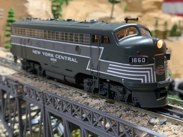 HO Scale Precision F7A DCC Ready Diesel Locomotive NYC NEW YORK CENTRAL #1650