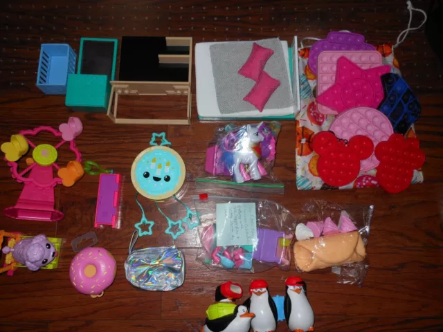 Toys lot mixed, bedroom playset, pop it, My little pony, squishy and others