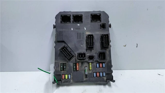 BOITIER FUSIBLES RELAIS Peugeot PARTNER 1.6 16V HDi (75 CV) 9657999780