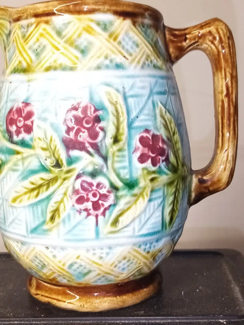 Ancien  Petit pichet  / décor floral