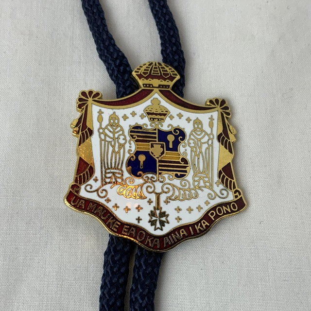 Vintage Hawaii Enamel Coat Of Arms Motto Hawaiian Blue Fabric Bolo Tie