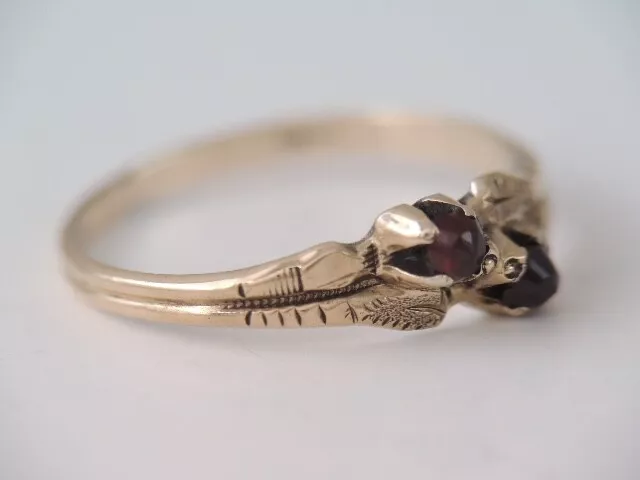 ANTIQUE VICTORIAN 10K GOLD ROSE CUT GARNET CHILDS/BABY RING sz 1 3/4