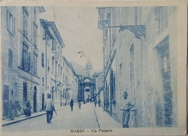 Cartolina Massa  - Massa Carrara - Via Palestro Animata Fp