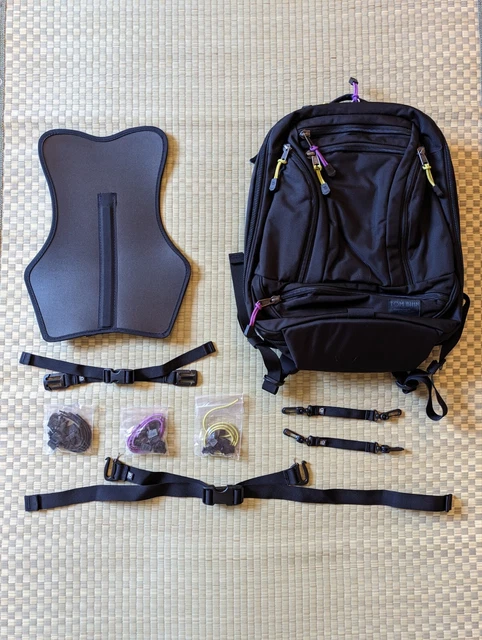 TOM BIHN SYNIK 22 Backpack Travel Bag Black Ballistic NW Sky