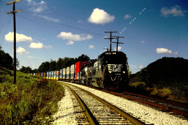 NS 8760 Kodachrome ORIGINAL SLIDE - NORFOLK SOUTHERN TRAIN @ Silver Creek '97