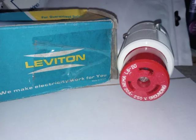 Leviton  2323/70620C   20 Amp  250V  2P 3W  L6-20 Locking Connector  Nib