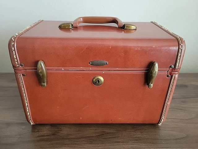 VINTAGE SAMSONITE RED Travel Makeup Train Travel Case Shwayder Bros