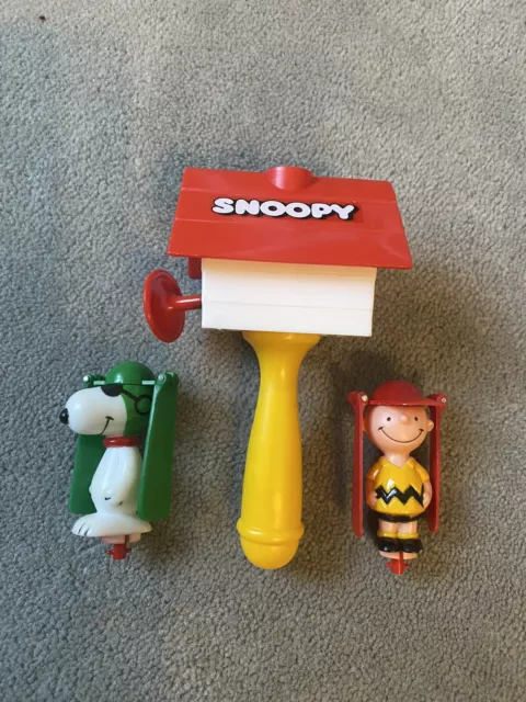 Peanuts Snoopy Red Baron Dog House Comic Strip Charlie Brown Round