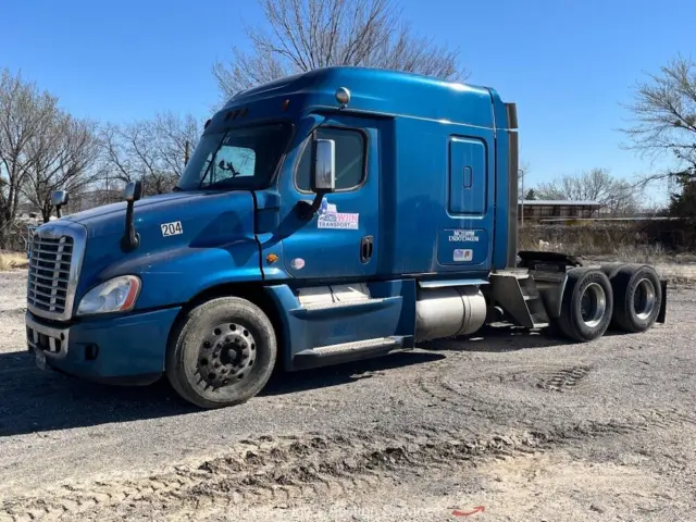 2018 Freightliner Cascadia 125 T/A Sleeper Truck Tractor Detroit -Parts/Repair