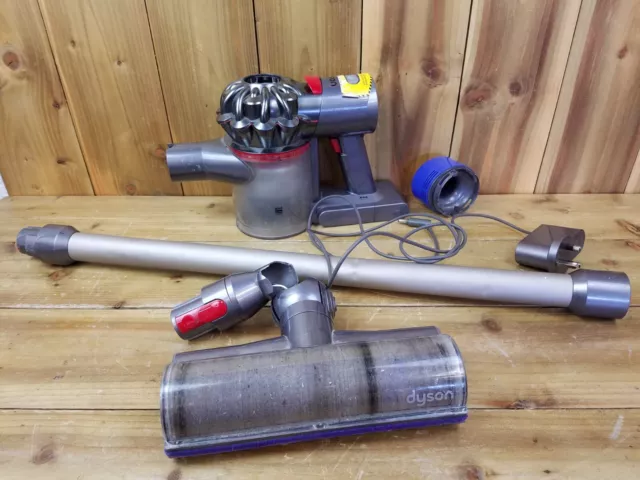 Dyson V8 Animal Cordless Vacuum Cleaner Set *For Parts - See Photos*