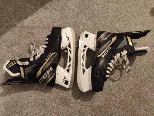 CCM Tacks AS570 Skates Senior Regular Fit UK Size 7. Barely Used.