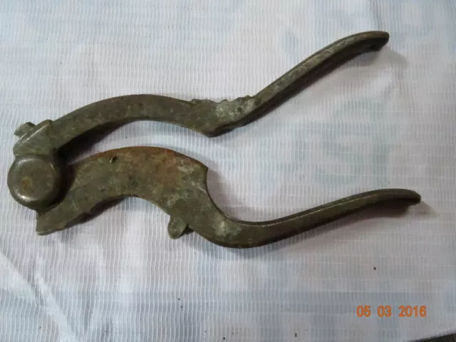 Old Vintage Brass Solid Unique Handcrafted Engraved Betel Nut Cutter Sarota #09
