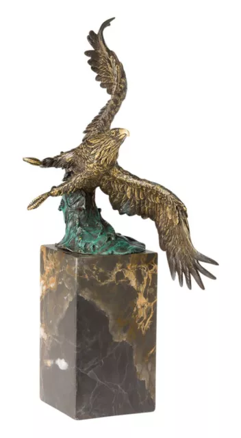 Escultura de bronce - Águila real volando - 32 cm