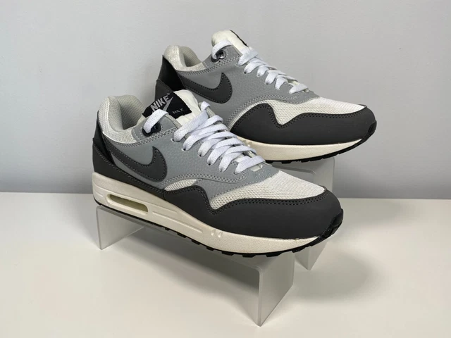 Nike mens grey best sale trainers