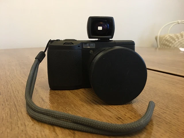 appareil numérique Ricoh + complément optique grand angle et viseur externe