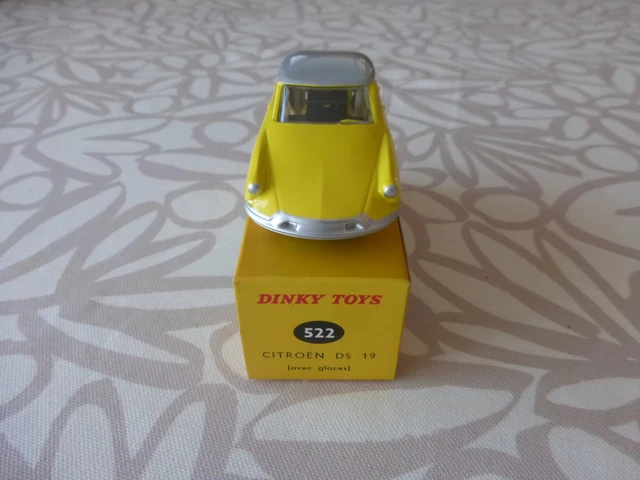 Dinky Toys France 24CP / 522 - Citroën DS 19 Blanche Toit Aubergine, 1:43