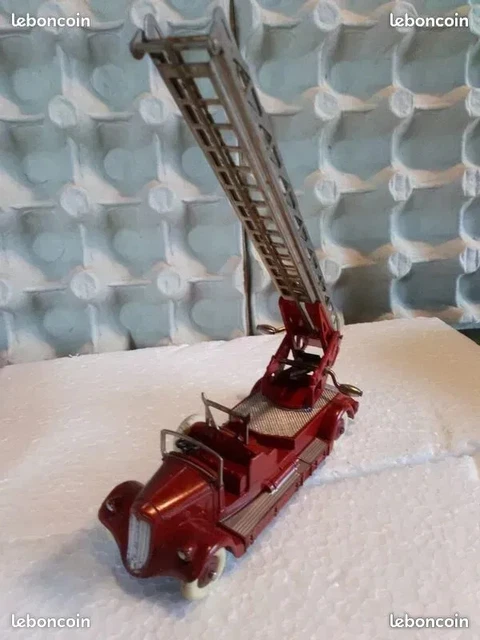 DINKY TOYS, auto echelle pompier atlas neuf
