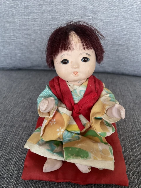 Poupée papier 19 cm et son Trousseau circa XIXème sortie grenier