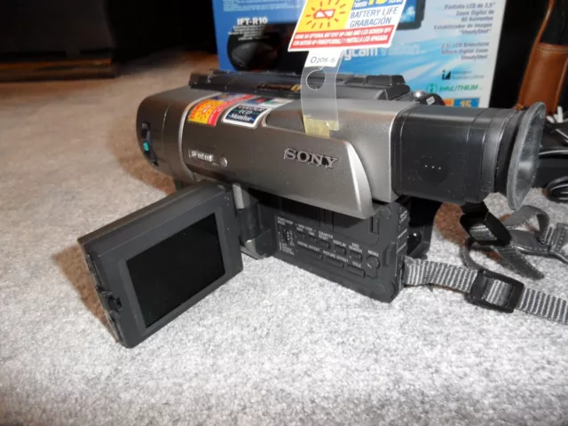 Sony Handycam Vision CCD-TRV77E - Hi 8 Camcorder Stereo 3