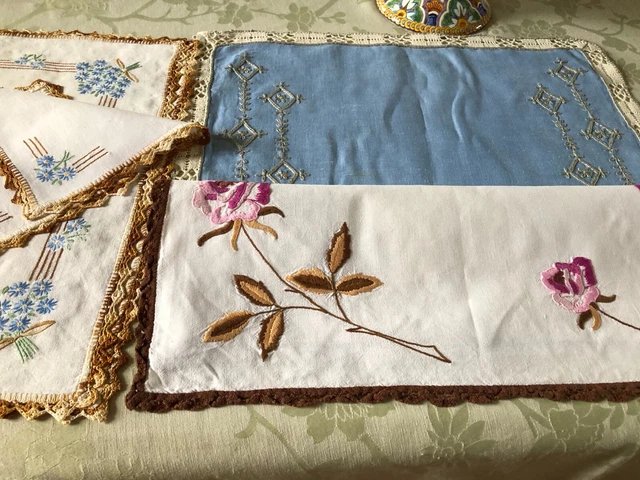 LOT DE 2 Napperons anciens brodés EUR 3,50 - FR
