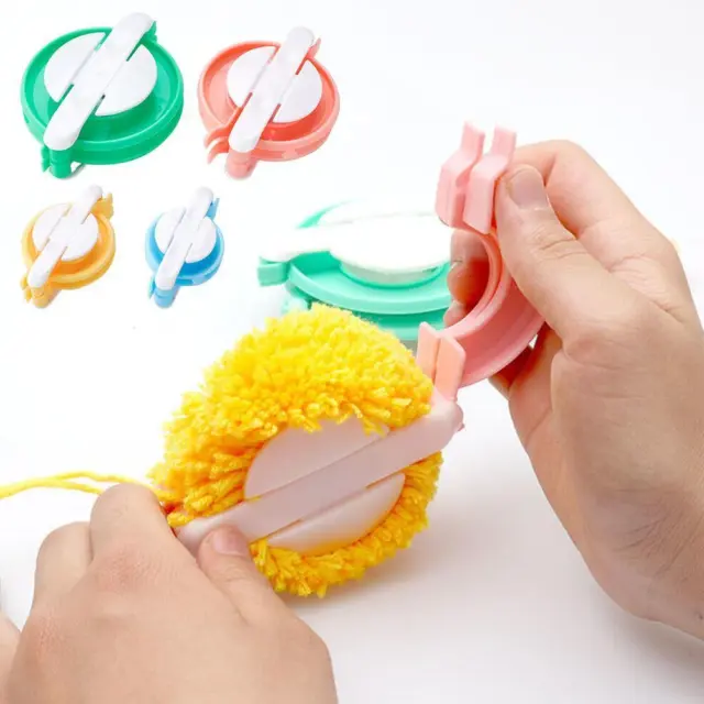 4 Size Pom pom Maker Fluff Ball Weaver Knit Needle Kit Tool Crafts Bobble R69C