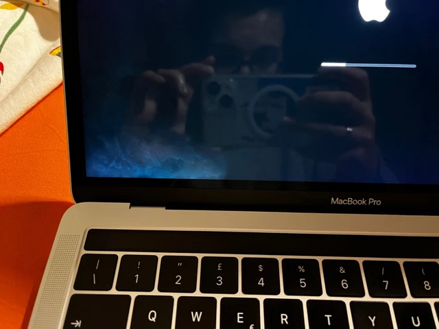 Apple MacBook Pro 13.3" (256 GB SSD, Intel Core i5 2,4 GHz, 16 GB RAM) PERFETTO 3