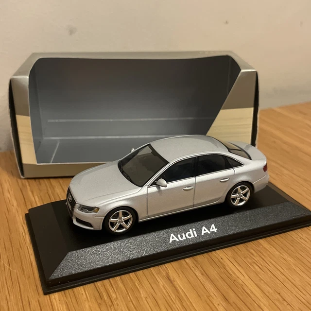 Minichamps 1/43 - Audi A4 RS4 Silver