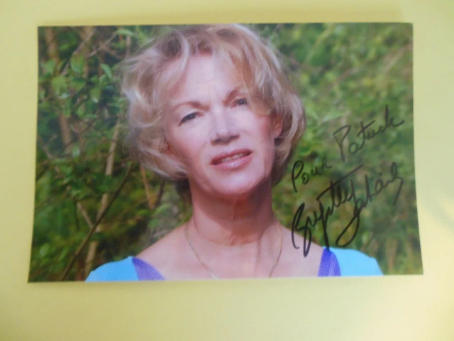 Autographe D'Yvonne Bönisch Sur Carte Photo - Format 10 X 15 Cm - Bon état