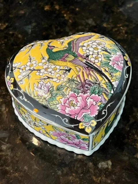 Beautiful Famille Rose Porcelain Jewelry Box Overglazed Enamel, MB582