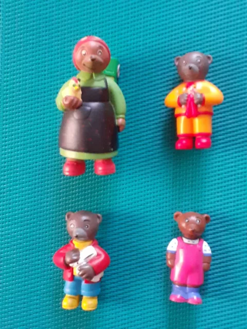 lot figurines 4 personnages- petit ours brun