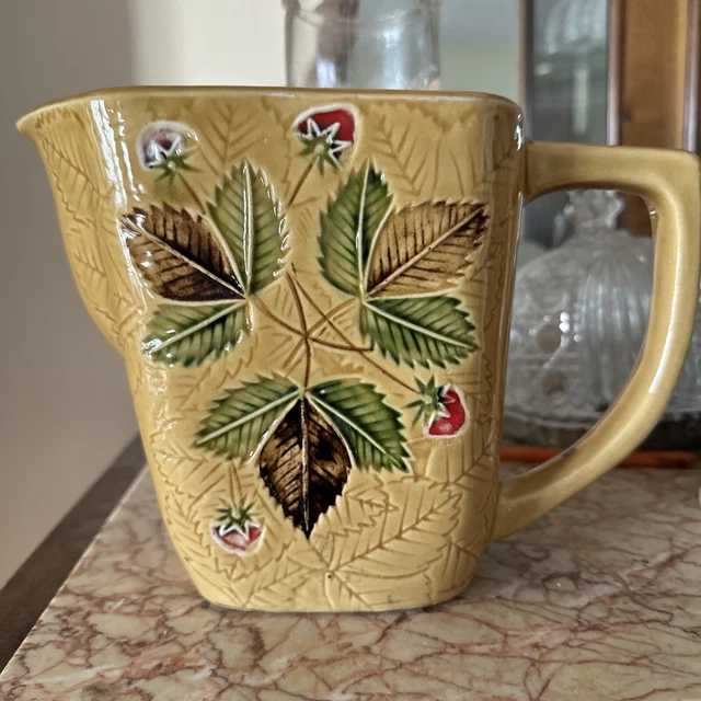 Ancien rare pichet broc en barbotine faïence de Gien, décor aux perroquets eBay