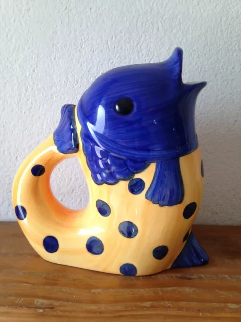 superbe  carafe pichet faïence céramique en forme de poisson bleu et jaune