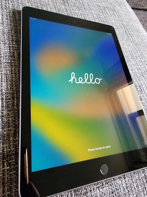 Apple iPad 6th Gen. 128GB, Wi-Fi + Cellular (Unlocked), 9.7in - Space Grey...