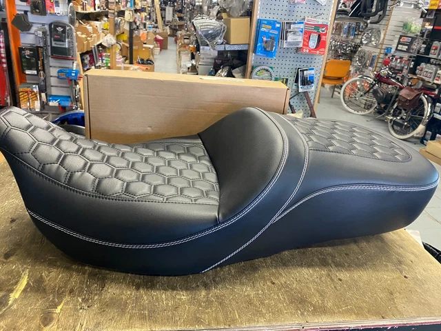 Custom Bagger FLH Road Street Glide Seat White Stitch FLHX FLTR Ultra 2008-2023 Custom Bagger FLH Road Street Glide Seat White Stitch FLHX FLTR Ultra 2008-2023