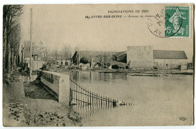 CPA 94: VITRY SUR SEINE avenue du chemin de fer floods 1910