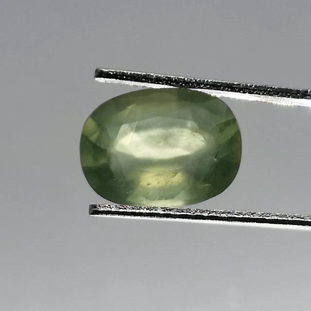 Prehnite naturelle du Mali - Coussin 2.55 Carats