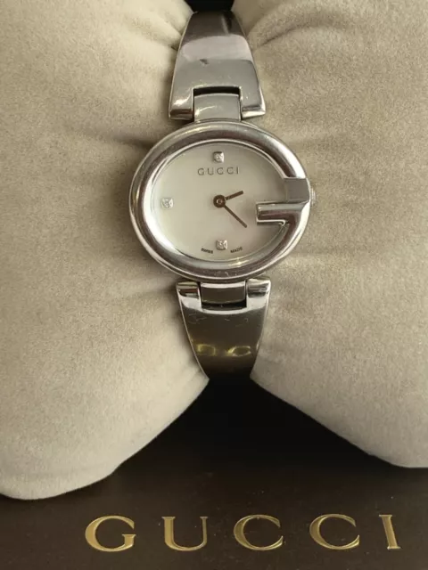 Gucci silver deals bangle watch