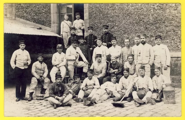 cpa CARTE PHOTO 8e Régiment en 1914 Militaires Soldats Uniformes Cachet SURESNES