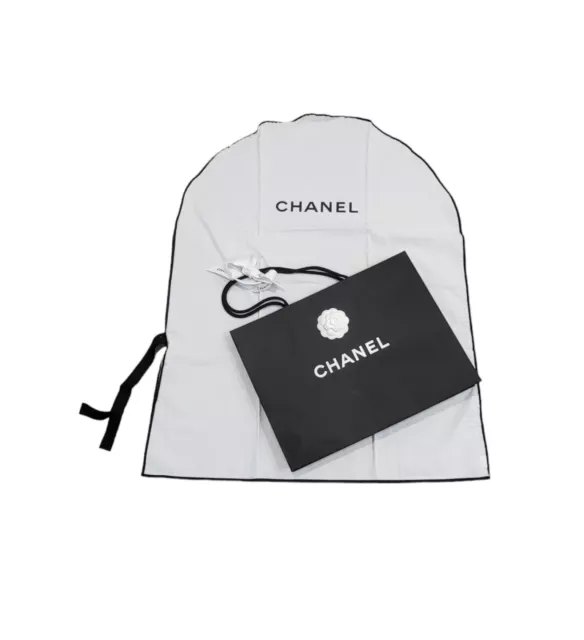 https://www.picclickimg.com/yoMAAOSwD-RlmiZ-/Chanel-Garment-Bag-Bundle.webp