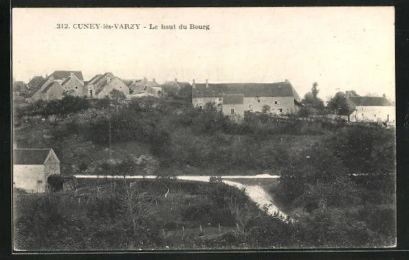 CPA Cuney-lès-Varzy, Le haut du Bourg