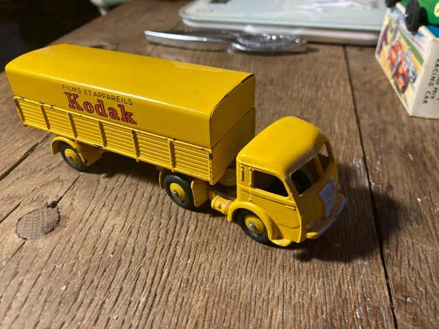 Dinky Toys France Panhard Movic tracteur semi remorque bâché Kodak