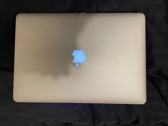 Macbook Pro 15" 4.0GHz Quad Core i7 *A GRADE* 500GB SSD 16GB RAM